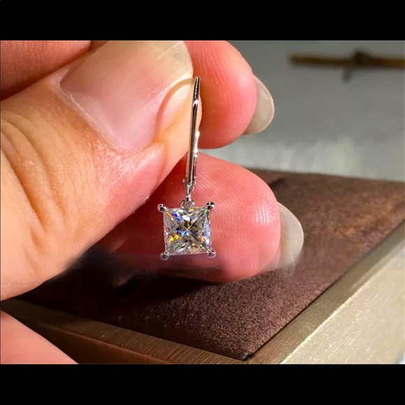 Square cut dangle earrings - Picture 3 of 4